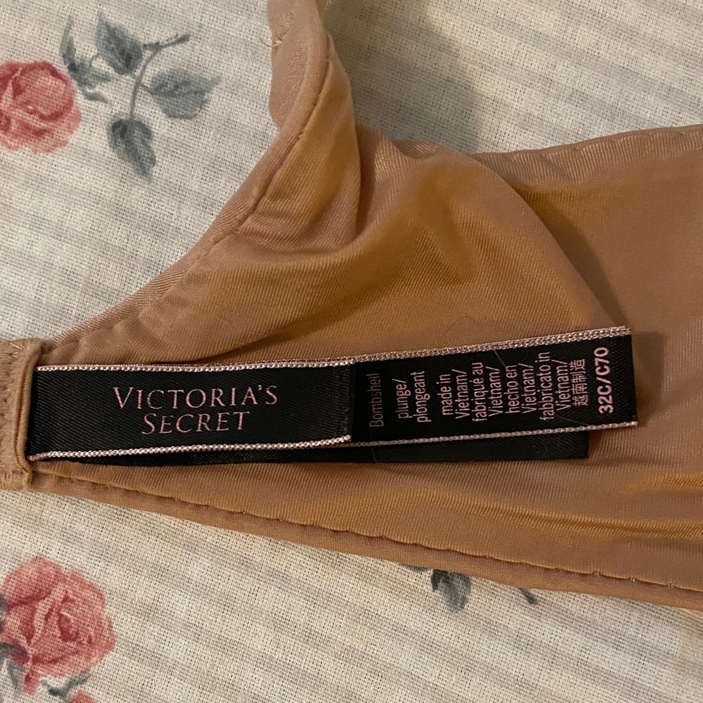 Victoria's Secret Bombshell 32 C - Nude Brown - Picture 2 of 7